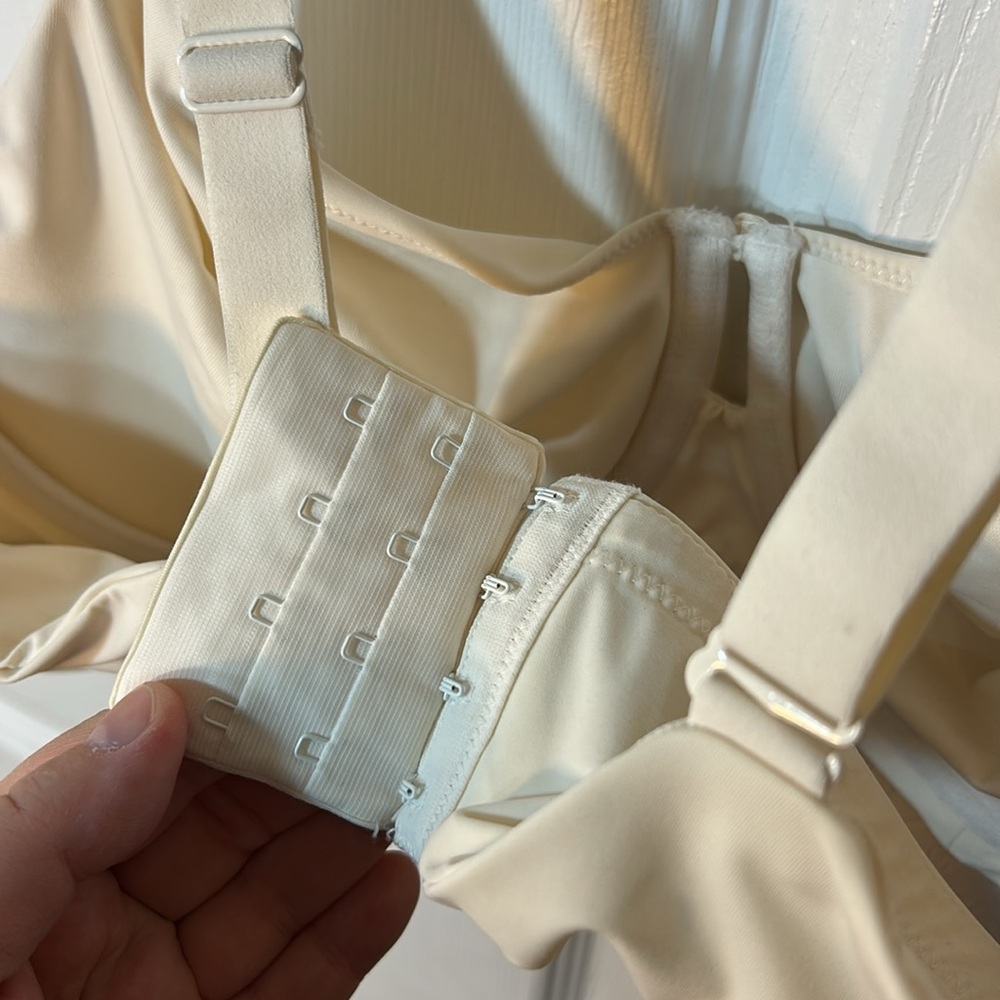 Cacique unpadded underwire cream coloured bra size 44DD NWT - Picture 6 of 6